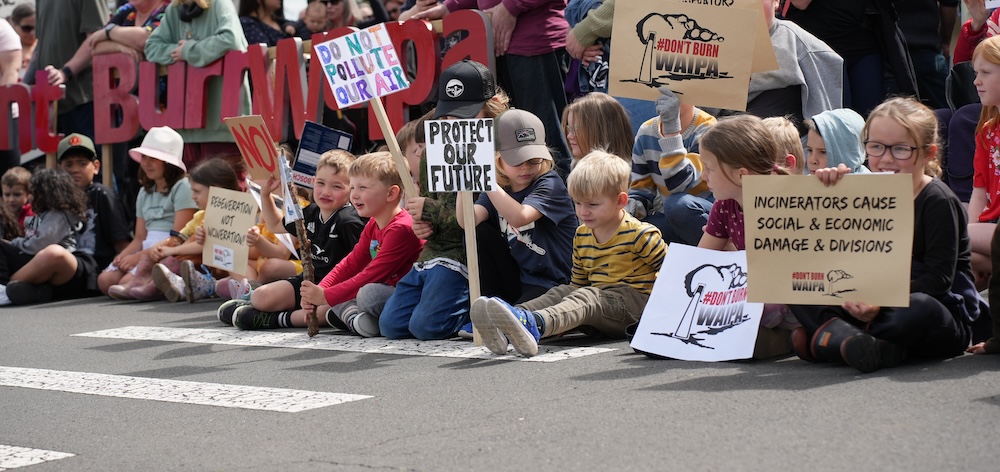 Children at the 2023 Don't burn Waipā protest